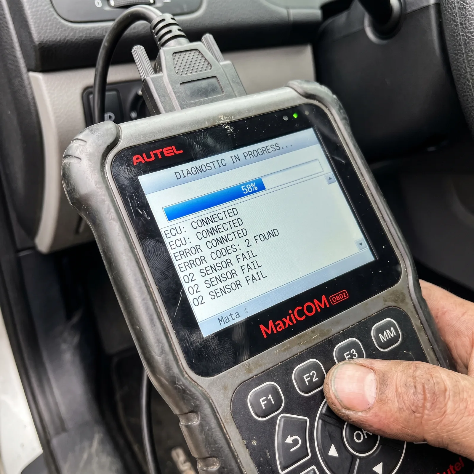 Engine diagnostics — Snap-on scanner reading vehicle codes
